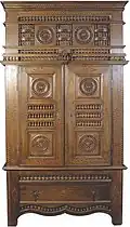 Armoire de style breton faite par Valentin Branthôme en 1924 (Musée des beaux-arts de Rennes)