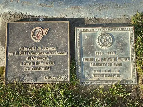 100e&nbsp;anniversaire du Rotary : don de L'Uomo della Pace de Jean-Michel Folon à la ville de Florence.