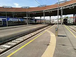 Trace de l’ancien pont tournant supprimé lors de la réhabilitation la rotonde.