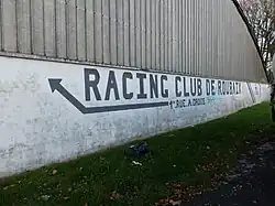 Photo d'un mur portant l'inscription Racing Club de Roubaix.
