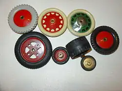 Éléments d'un Meccano.