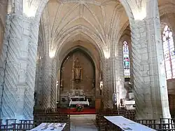 Sa nef avec les piliers torsadés.