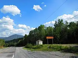 La route 299 à l'entrée du Parc national de la Gaspésie.