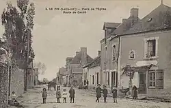 Carte postale ancienne illustrant la route de Candé.