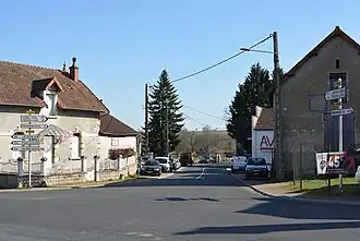 La D 480 en direction de Lapalisse