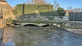 La fontaine de la source.