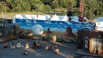 Spectacle rue de la chute à la Pelouse de Reuilly (Paris 12e), en 2012.