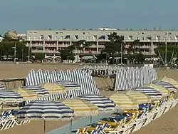 La plage de la Grande-Conche et les immeubles du front de mer