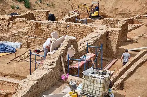 Protection des murs de la porte nord..