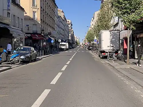 La rue vue du boulevard de Charonne.