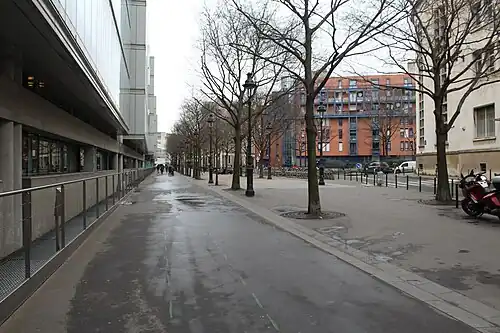 Vers la place place Henri-Frenay.