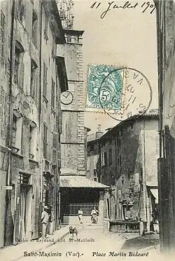 Place Martin Bidouré à Saint-Maximin-la-Sainte-Baume.