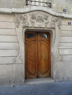 Décoration de la porte du no&nbsp;2.