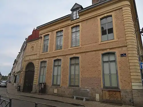 Ancien hôtel particulier à l’angle de la rue Royale