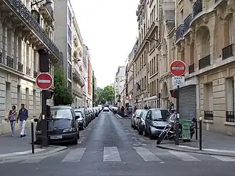 Vue de la rue depuis la rue du Val-de-Grâce.