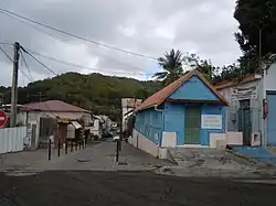Rue Victor Schoelcher depuis la place Joffre.