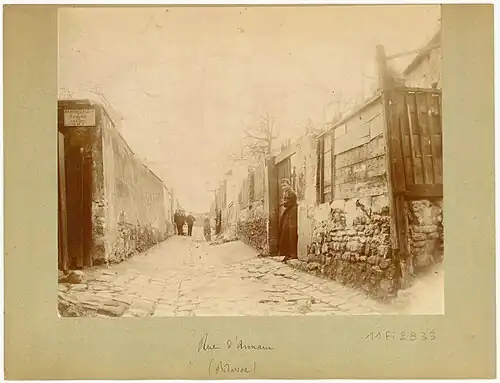 La rue au début du XXe&nbsp;siècle (photographie de Marius Gravot non datée)..