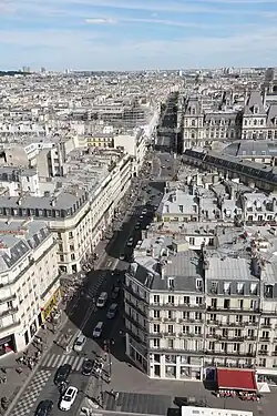 Rue de Rivoli côté est depuis la tour Saint-Jacques.