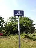 Panneau indiquant la rue de la gare à Amigny-Rouy.