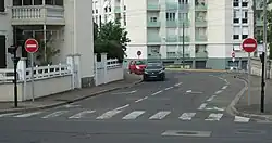 Utilisation du panneau B1 malgré l’absence d’un panneau indispensable vu la configuration