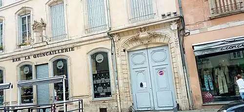 Immeuble au no&nbsp;7