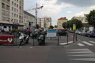 La place Jean Jaurès à Rueil-Malmaison (sortie d'école).