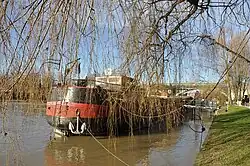 Péniche à Rueil.