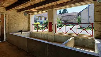 Vue intérieure du lavoir de Ruhans.