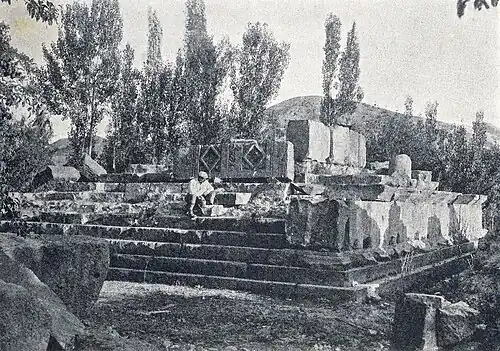 Ruines du temple au début du XXe&nbsp;siècle (1918),.