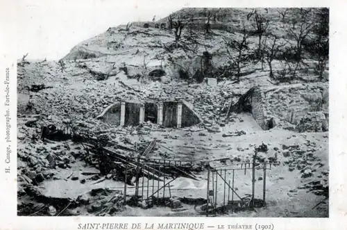 Ruines du théâtre le 10 mai 1902.