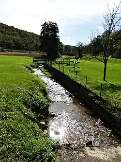 Le ruisseau de l'Inval au niveau du moulin Lacombe.