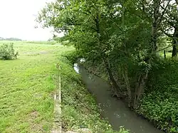 Le ruisseau du Marais juste avant sa confluence avec l'Isle.