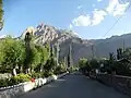 Aperçu de la rive afghane depuis une rue de Rushan.