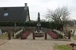 Sépultures des derniers Français morts lors de la Première Guerre mondiale.