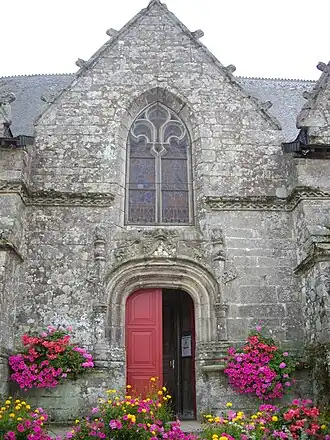 Église Saint-Pierre : porche septentrional.