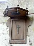 Dorsal et abat-voix de la chaire à prêcher.