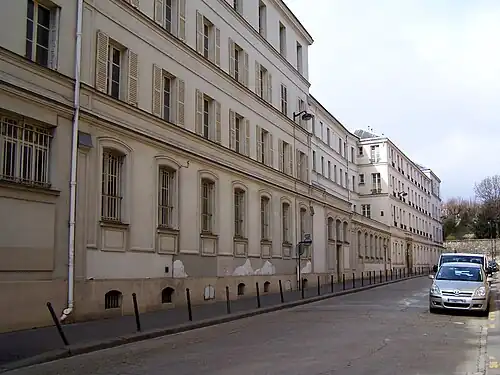 Les bâtiments des sœurs de Saint-Joseph de Cluny.