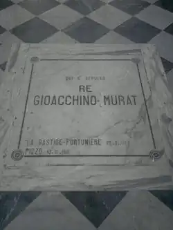 Plaque commémorant le lieu de sépulture de Joachim Murat dans l'église Mère de San Giorgio à Pizzo Calabro.