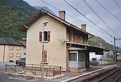 La gare en 2006. Au fond à droite, la halle à marchandises.