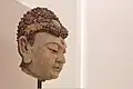 Une tête de Bouddha en argile, Xia Occidentaux, XIIe&nbsp;siècle.