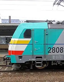 2808 dotée de bandes jaunes supplémentaires.