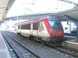 La BB 36020, en livrée rouge.