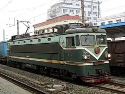 韶山1－245 à la gare de Qinhuangdao