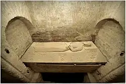 Saint-Jean : gisant médiéval.