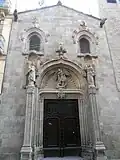 Porte de la façade latérale, transférée de la disparue église gothique de San Miguel.