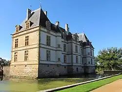 Vue arrière du château.