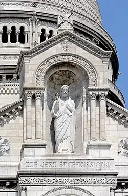 Le Christ au Sacré Cœur sur la poitrine de la basilique de Montmartre.