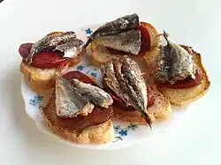 Tapas sardine-tomate.