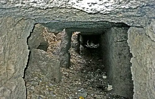 Galerie hypostyle menant à la chambre funéraire