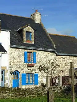 Maison paludière à façade dissymétrique